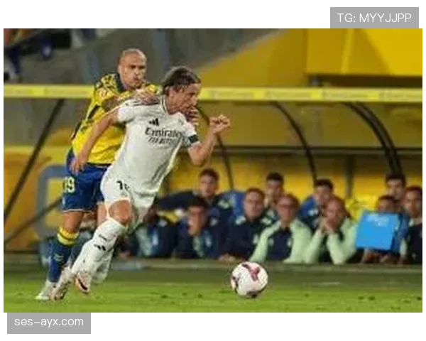 门迪精准传球助维尼修斯左路突破,皇马进攻线再显威力 门迪精准传球助维尼修斯左路突破,皇马进攻线再显威力