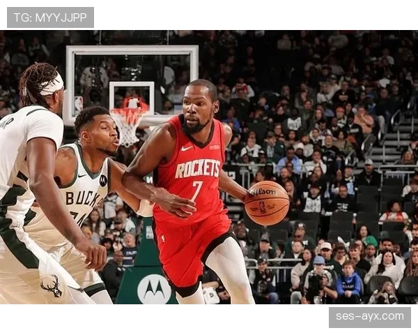 扬尼斯挡拆制造错位效率提升明显拉开雄鹿进攻空间