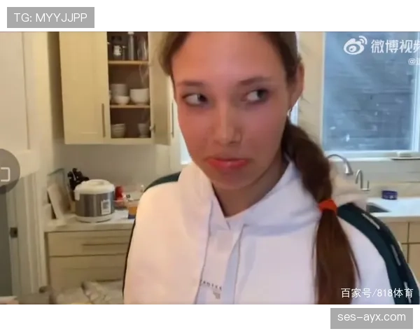 谷爱凌晒早饭，碗旁那张金卡比我一个月工资还显眼